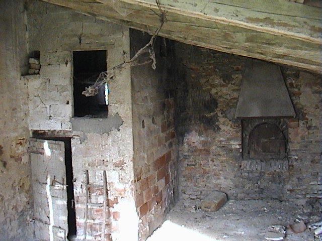 Capanno (to be kitchen) 2 - Nov 02.jpg